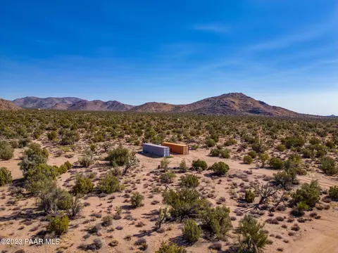 6343 Mountain View Dr, Yucca, AZ 86438