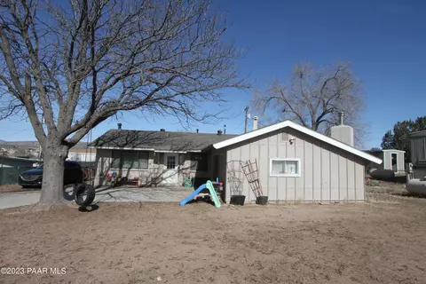460 E Bramble Dr, Paulden, AZ 86334 photo 1