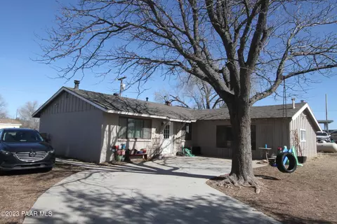 460 E Bramble Dr, Paulden, AZ 86334 photo 2