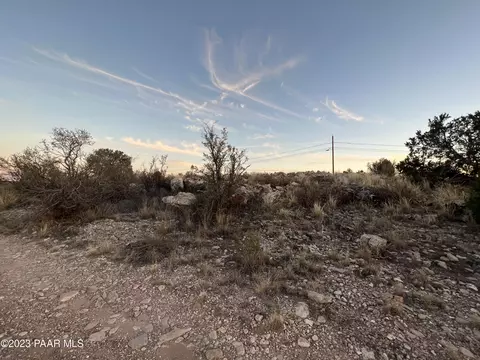 211 E Antelope Run Rd, Paulden, AZ 86334 photo 2