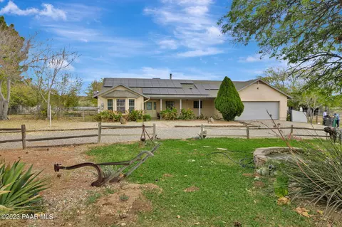 13525 S Burton Rd, Mayer, AZ 86333
