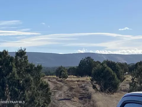 3221 W Ridgeview Dr, Ash Fork, AZ 86320