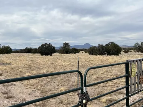 53 Picacho Butte, Ash Fork, AZ 86320 photo 4