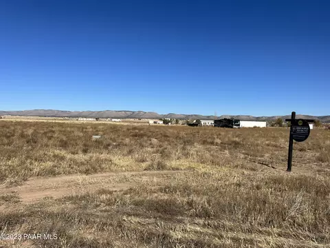 00 N Stagecoach Pass, Paulden, AZ 86334