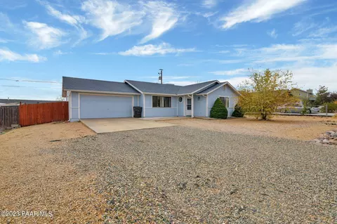 8657 E Apache Dr, Prescott Valley, AZ 86314 photo 2