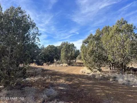 3953 N Mark Pl, Ash Fork, AZ 86320 photo 4