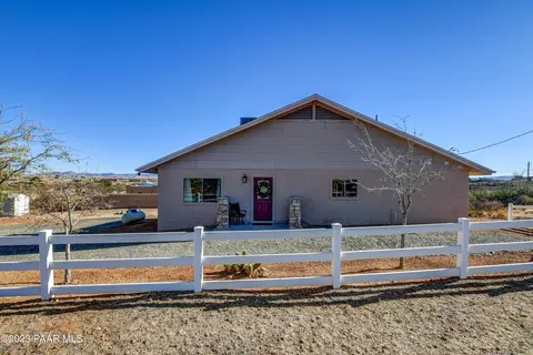 19670 E Juniper Dr, Mayer, AZ 86333