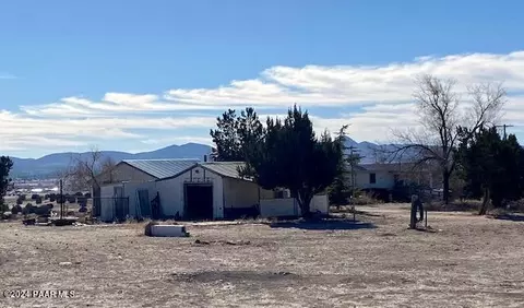 975 W Valleri Ann Rd, Paulden, AZ 86334