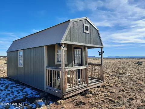 28260 W Pinon St, Seligman, AZ 86337