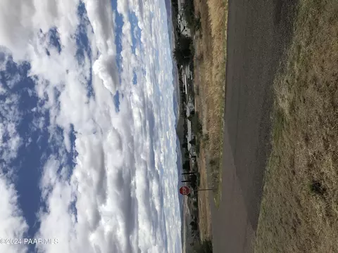 20082 E Longhorn Ln, Mayer, AZ 86333