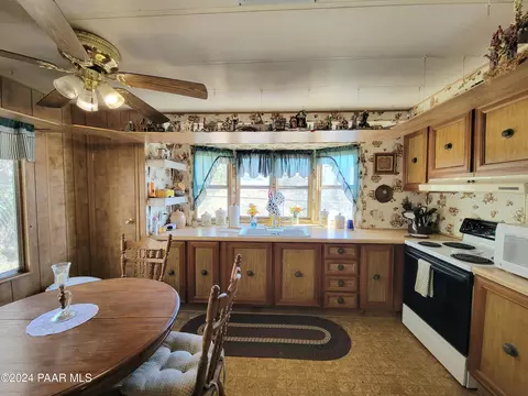 739 W Mesa Dr, Ash Fork, AZ 86320 photo 4