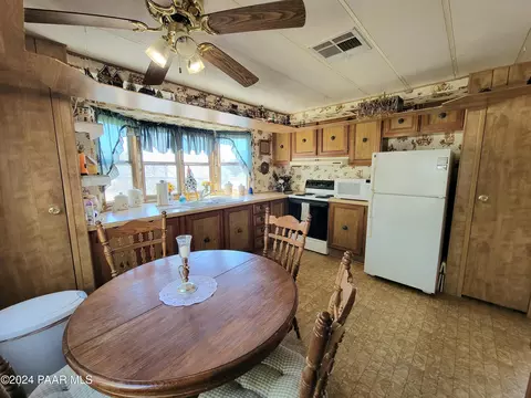 739 W Mesa Dr, Ash Fork, AZ 86320 photo 5