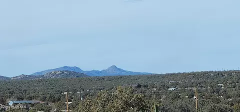 825 W Canyon Rd, Ash Fork, AZ 86320