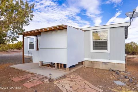 3447 W Falcon View Rd, Ash Fork, AZ 86320