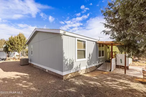 3447 W Falcon View Rd, Ash Fork, AZ 86320 photo 2