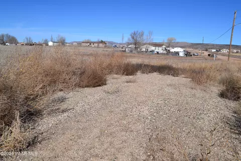 60 Acapulco Way, Paulden, AZ 86334