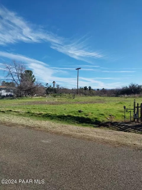 14065 S Holly Rd, Mayer, AZ 86333