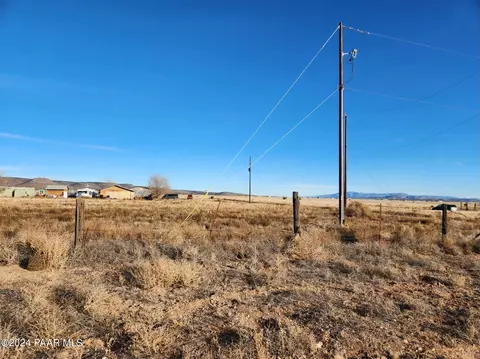 3962 W Limestone Dr, Paulden, AZ 86334
