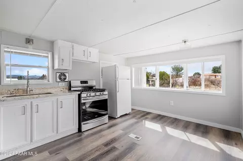 20540 E Concho Ln, Mayer, AZ 86333 photo 3