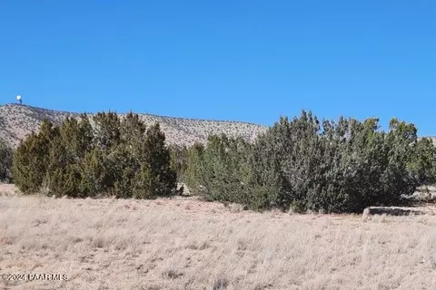 25720 W Foothill Dr, Seligman, AZ 86337