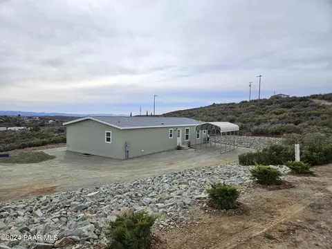 10515 S Lois Ln, Mayer, AZ 86333