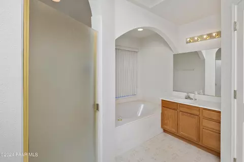 Bath - 15015 E White Dr, Dewey-humboldt, AZ 86327 photo 2 of 4