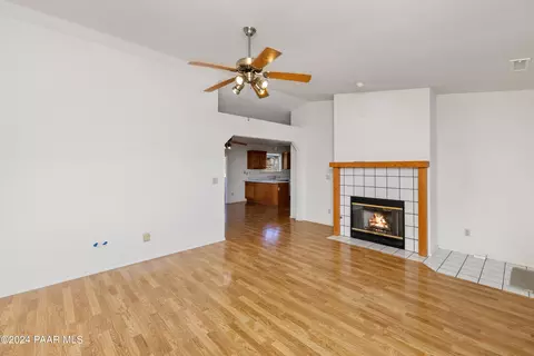 Living - 15015 E White Dr, Dewey-humboldt, AZ 86327 photo 3 of 4