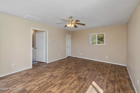 Living - 15015 E White Dr, Dewey-humboldt, AZ 86327 photo 4 of 4