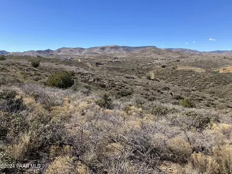 15 E Lightfoot Ln, Mayer, AZ 86333