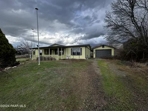 17275 E Lakeview Pl, Mayer, AZ 86333