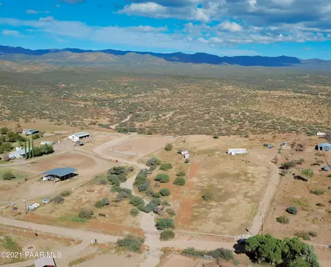 6699 S Windmill Rd, Skull Valley, AZ 86338