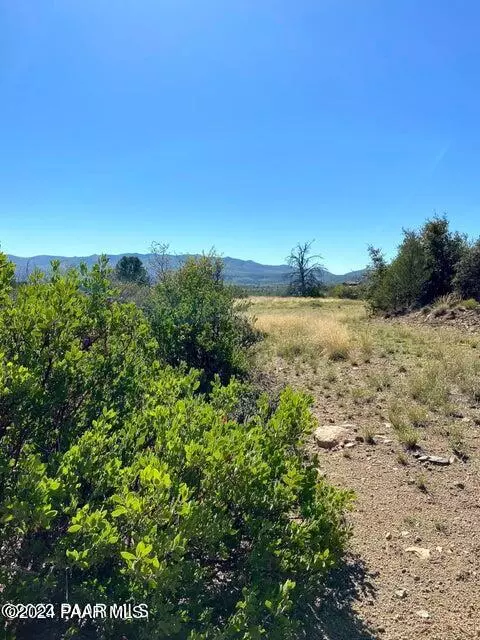 18356 S Reeves Rd, Peeples Valley, AZ 86332 photo 2