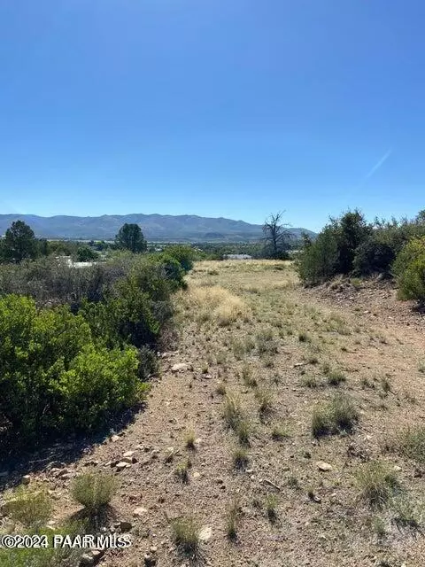 18356 S Reeves Rd, Peeples Valley, AZ 86332 photo 3