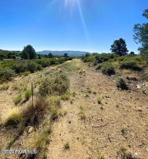 18356 S Reeves Rd, Peeples Valley, AZ 86332 photo 5