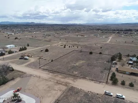 605 W Iris Rd, Paulden, AZ 86334