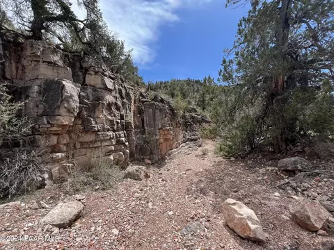 429 Wrong Way, Ash Fork, AZ 86320 photo 2