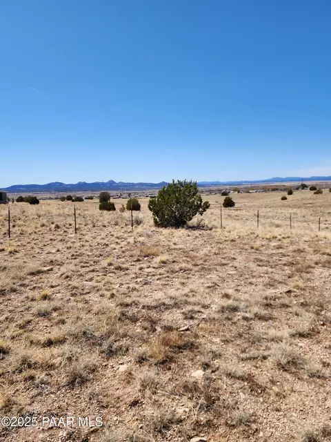 151 E Melody Dr, Paulden, AZ 86334