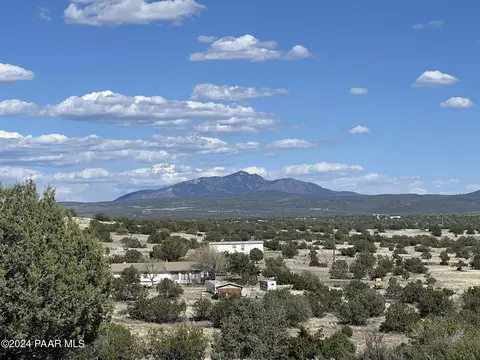 205 Couchman Trl, Ash Fork, AZ 86320
