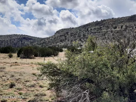 54175 N Mariposa Ln, Seligman, AZ 86337