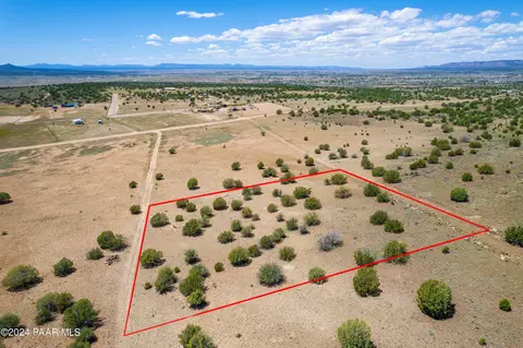 098 E Great Pl, Paulden, AZ 86334 photo 3