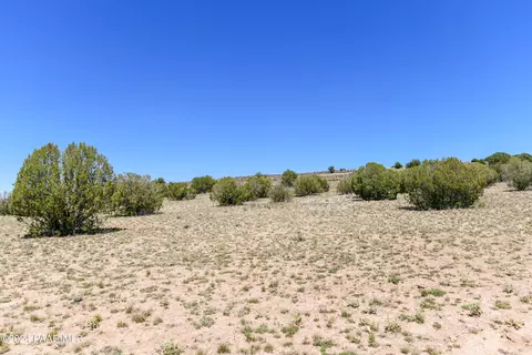 098 E Great Pl, Paulden, AZ 86334 photo 6