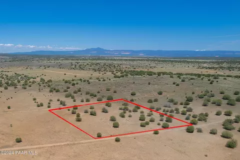 098 E Great Pl, Paulden, AZ 86334 photo 2