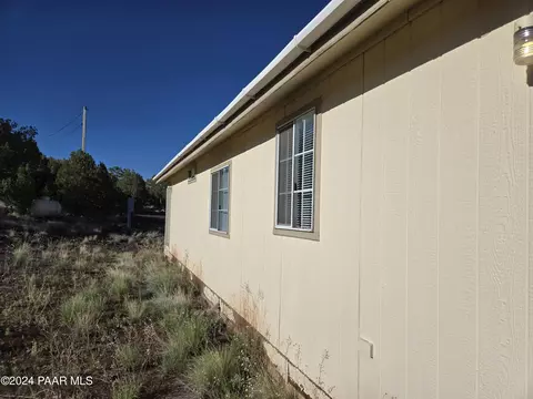 1496 W Picacho Dr, Ash Fork, AZ 86320 photo 5