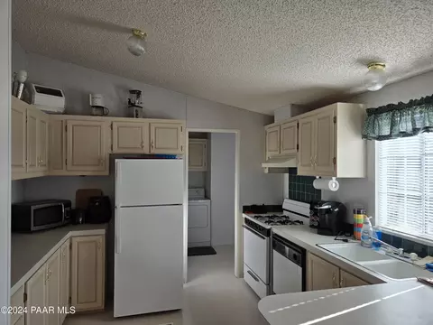 1496 W Picacho Dr, Ash Fork, AZ 86320 photo 11