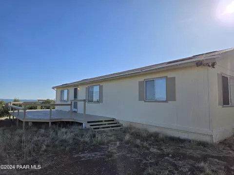 1496 W Picacho Dr, Ash Fork, AZ 86320 photo 2