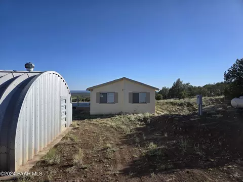 1496 W Picacho Dr, Ash Fork, AZ 86320