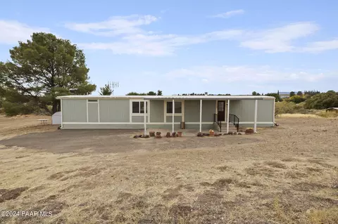 17249 E Trails End Rd, Mayer, AZ 86333
