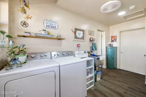 945 E Latigo Ct, Paulden, AZ 86334 photo 11