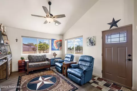 945 E Latigo Ct, Paulden, AZ 86334 photo 7