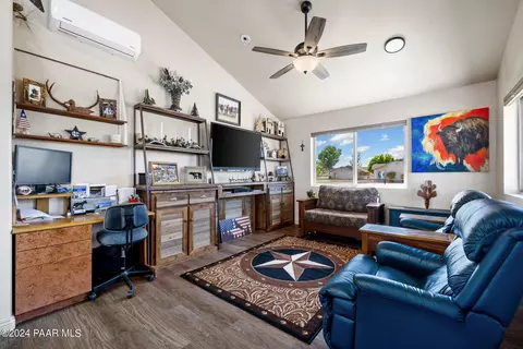 945 E Latigo Ct, Paulden, AZ 86334 photo 6
